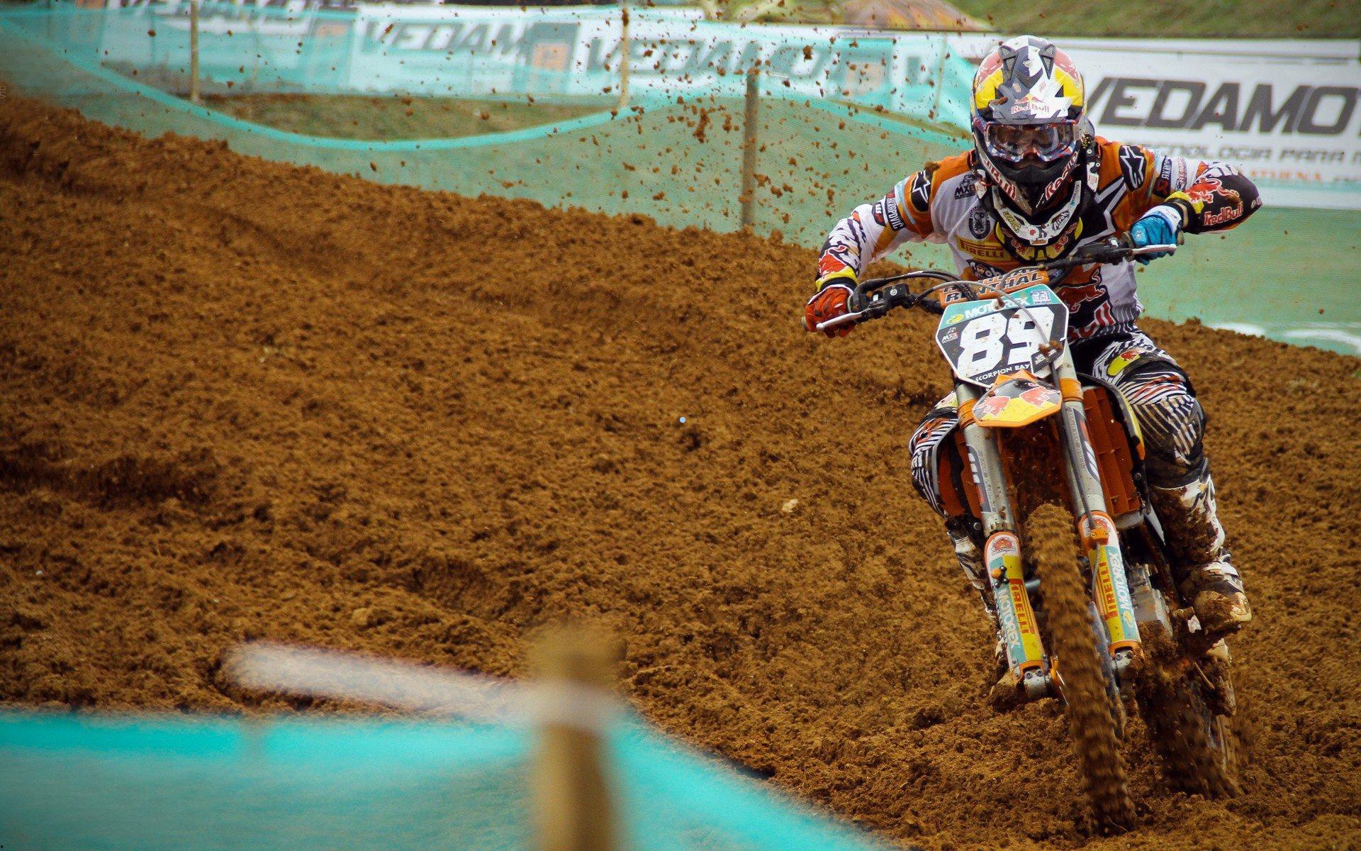 体育彩票_波波维奇回首伦纳德生涯，初始未料天赋绽放，唯见努力铸就传奇