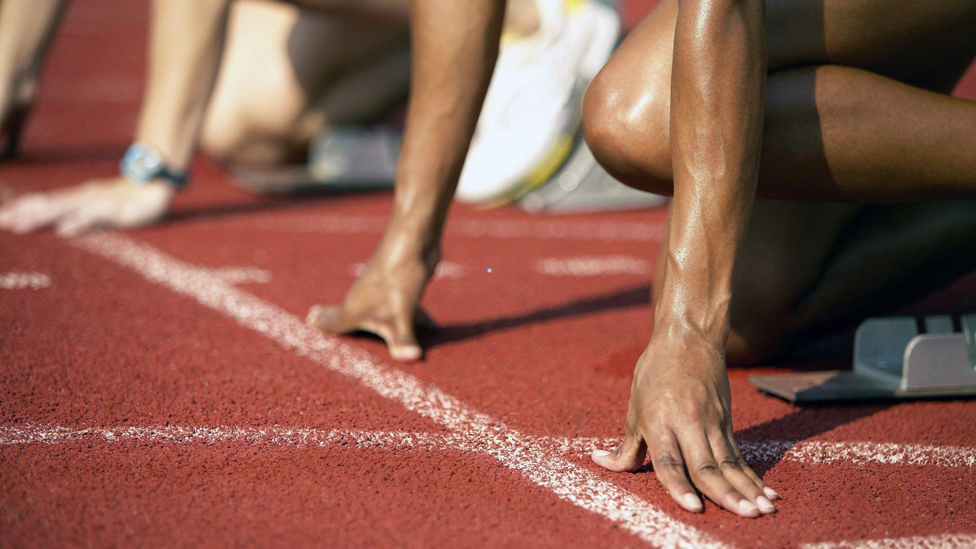 马诺洛铿锵发声，勿以准则训球迷，菲戈旧事警世恒存