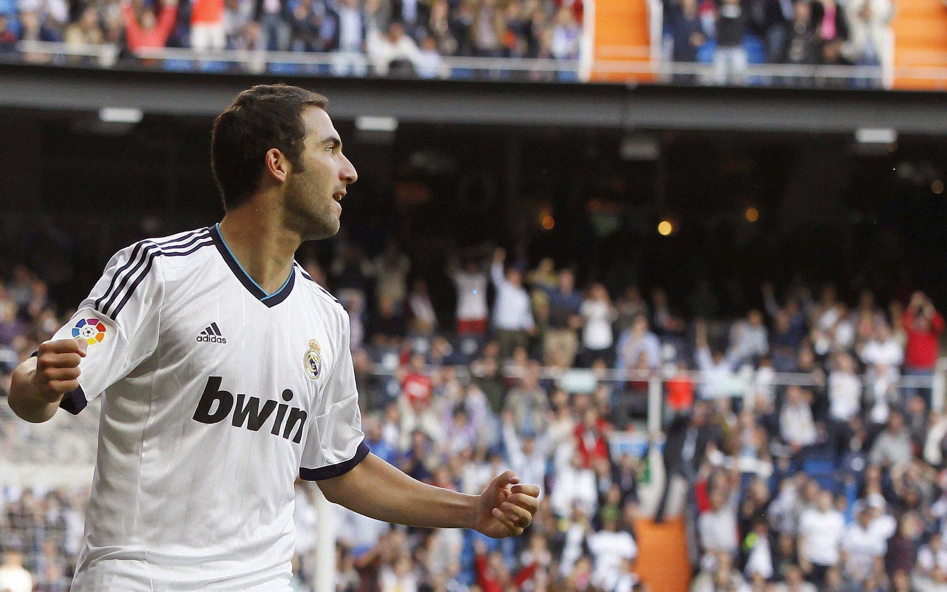 时空逆流者！41岁勒布朗再创四项历史第一，近三战场均29+8+8引湖媒疾呼，永远不该退役